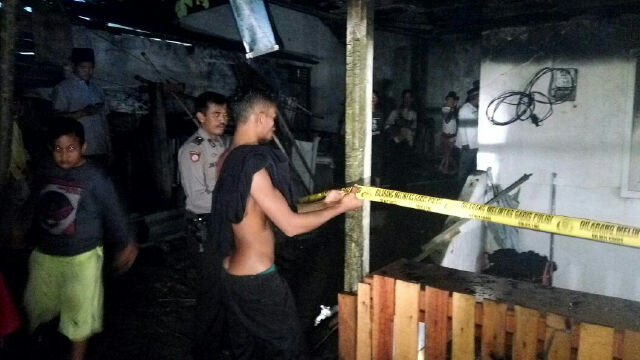 Ditinggal Sholat Maghrib, Rumah Guru Ngaji di Siak Hulu Terbakar